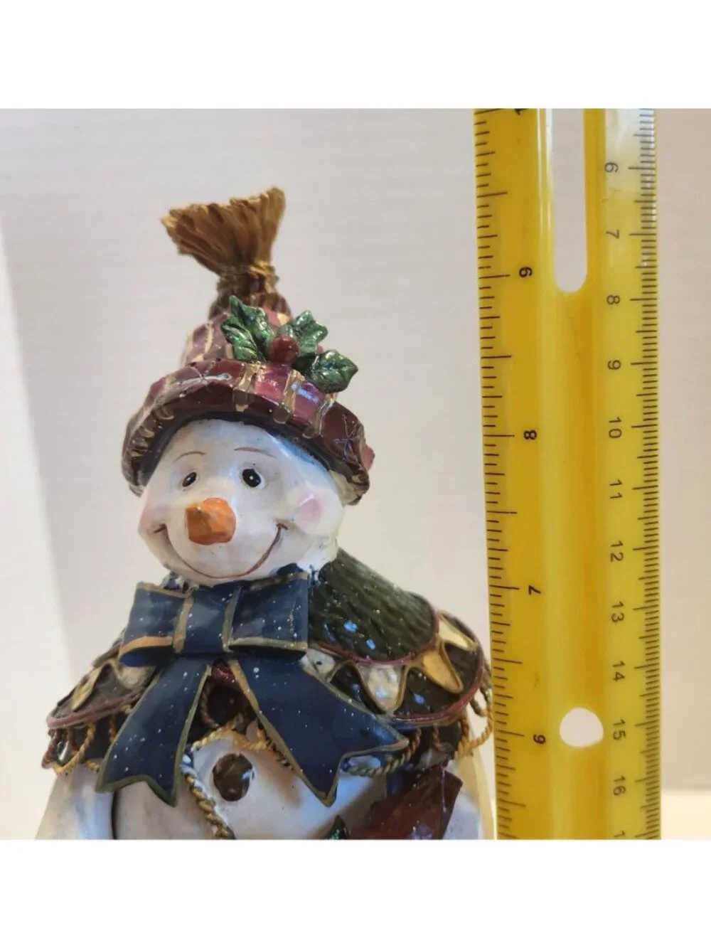 Decorative Snowman Figurine Festive Accents Wreath Heart Ornament Winter Decor